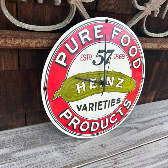 Vintage 1983 Heinz 57 Advertising Metal 11 inch Clock with Pickle Detail. - Picture 7 of 11